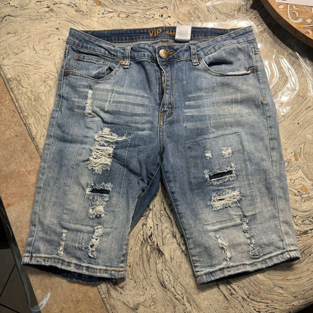 Women’s denim Jean distressed ripped shorts 
Size 13/14
Brand is Vip 
In great - Picture 2 of 5